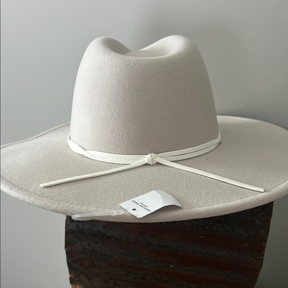 American Eagle Outfitters Cream Hat